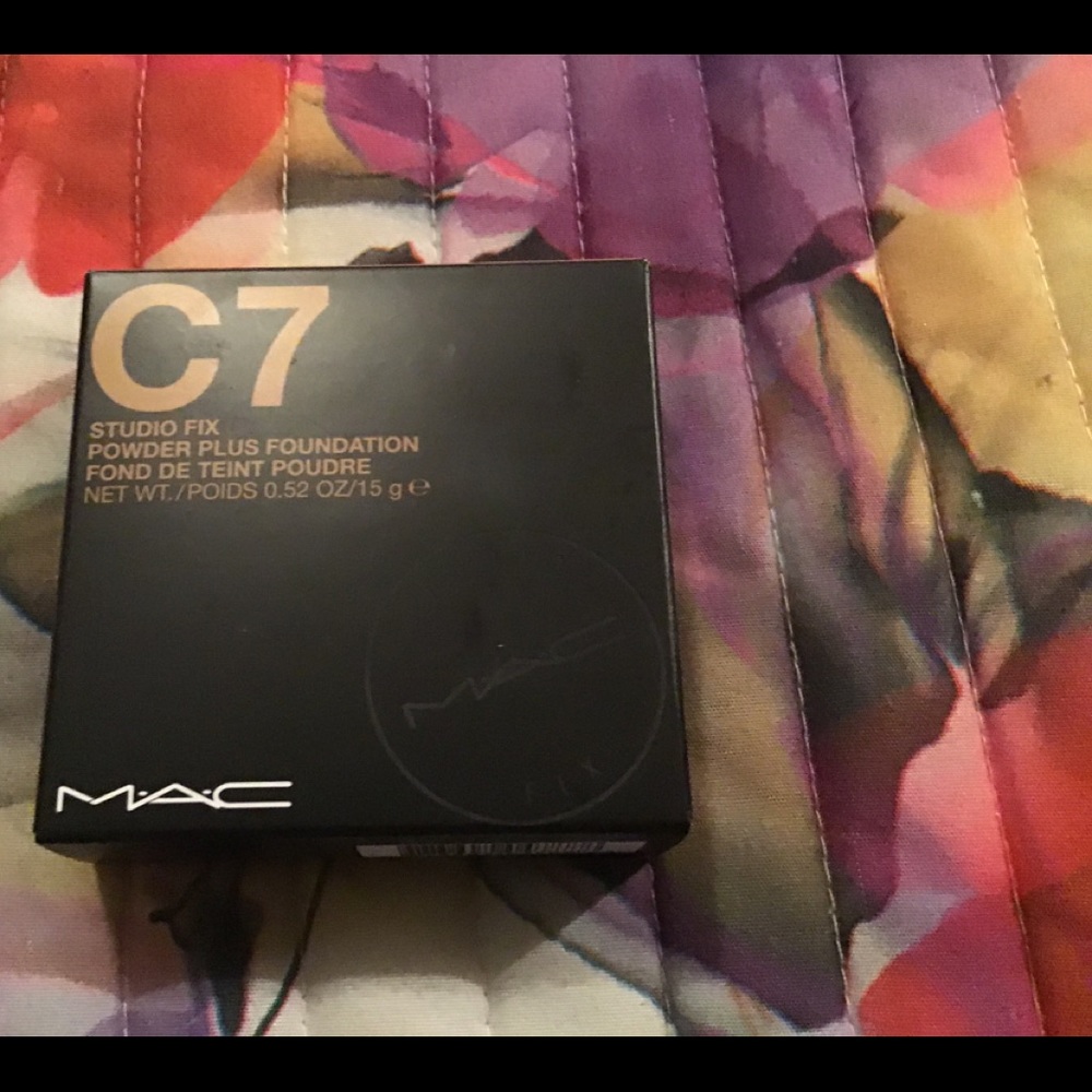 NC7 Mac Studio Fix powder plus foundation